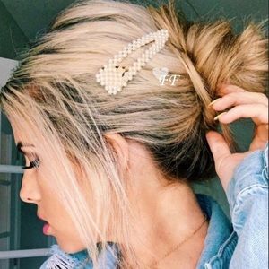 Oversized Pearl Hair Clip Barette